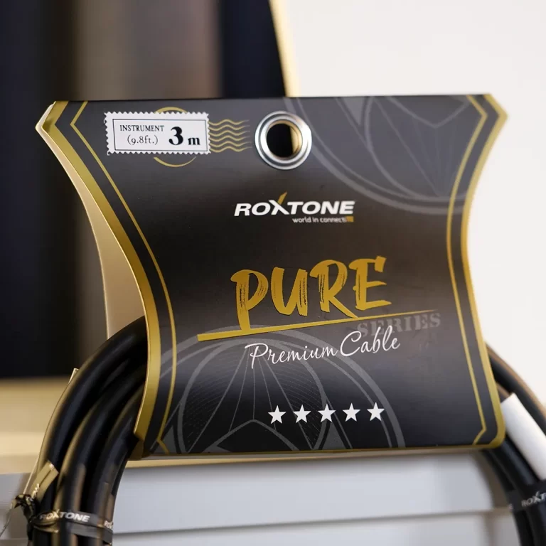 Roxtone Pure Premium Cable packaging with gold trim and a 3 m instrument label. ขายราคาพิเศษ