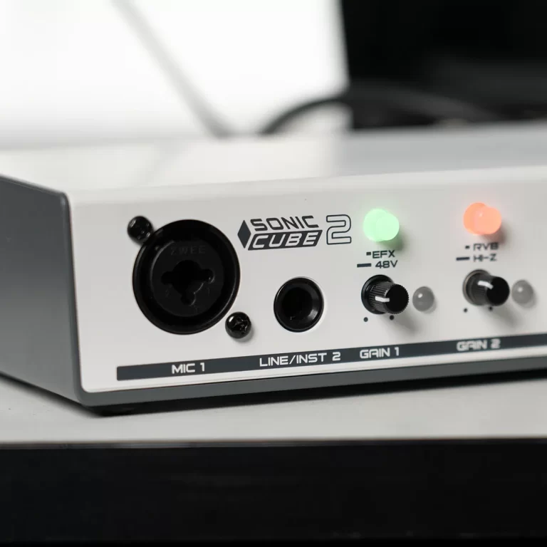 Front panel of a Sonic Cube 2 audio interface showing mic input, LINE/INST 2, and green/orange status LEDs ขายราคาพิเศษ