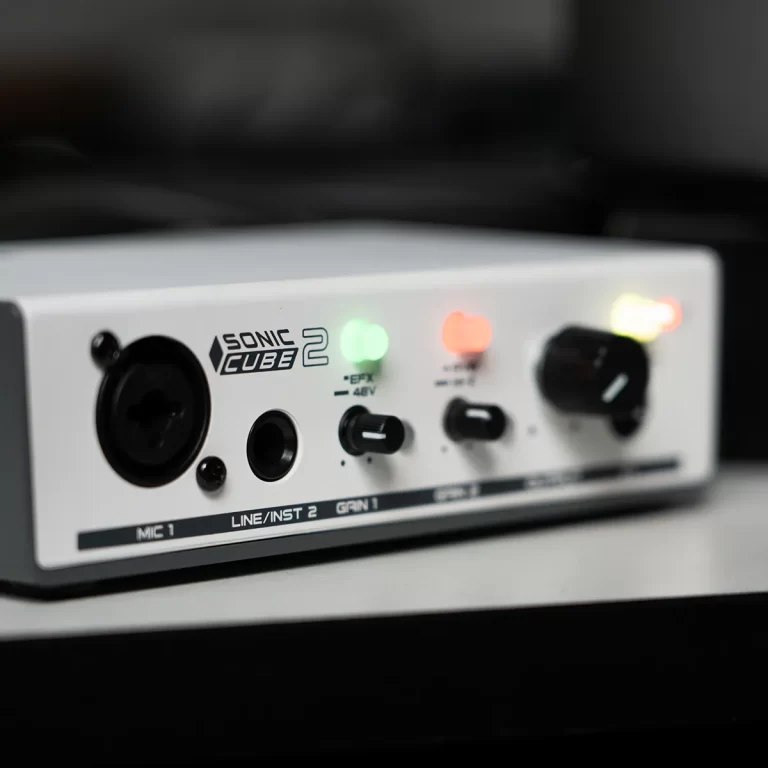Front panel of a Sonic Cube 2 audio interface with mic input, line/instrument input, knobs, and green/red LEDs in view. ขายราคาพิเศษ