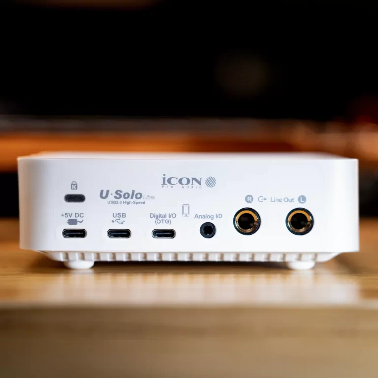 Front view of a white ICON Pro Audio U Solo Live audio interface showing USB, Digital VO, Analog I/O, and two line-out jacks on the front panel. ขายราคาพิเศษ