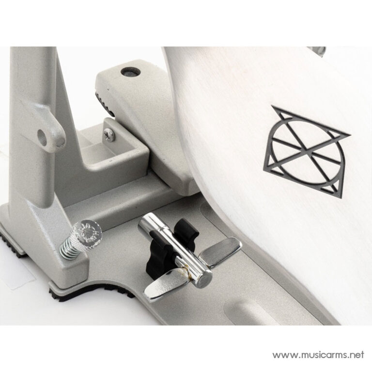 Close-up of a silver metal clamp on a stand with an adjustment screw and black quick-release lever. ขายราคาพิเศษ
