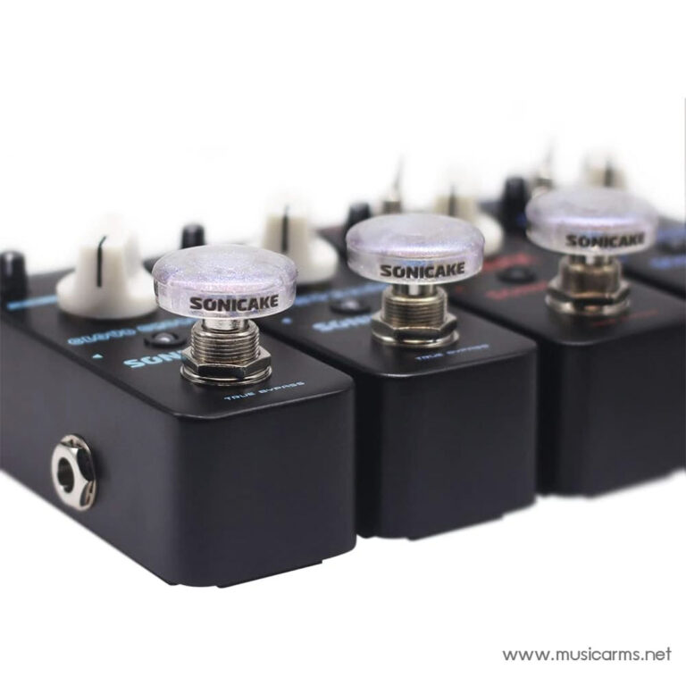 Close-up of three Sonicake guitar pedal footswitches with translucent caps on a dark pedal unit., ขายราคาพิเศษ