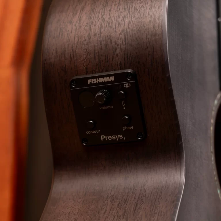 Close-up of a wooden guitar body showing a Fishman Presys preamp panel embedded in the side with volume, contour, and phase controls. ขายราคาพิเศษ