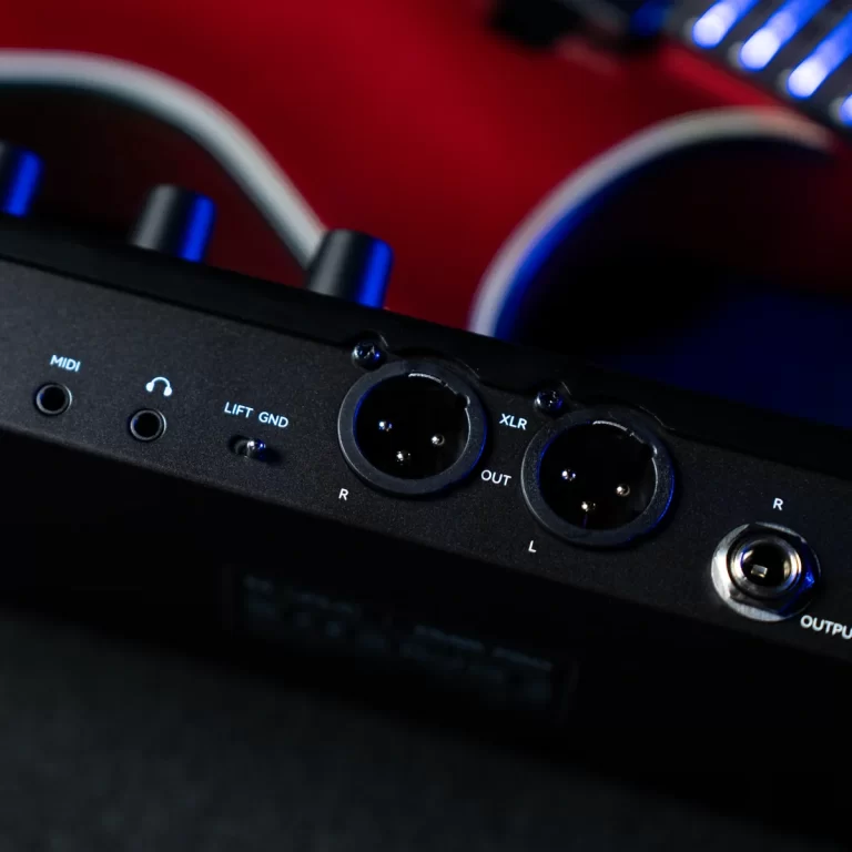 Back panel of an audio interface showing two XLR outputs (L and R), a 1/4" output, MIDI and headphone jacks, and a lift/ground switch nearby, in a music setup. ขายราคาพิเศษ