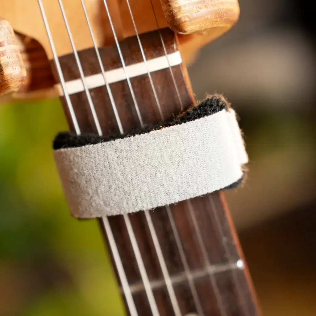 สายรัดกีตาร์ Fret Wrap คืออะไร ของดีที่มือกีตาร์ควรใช้