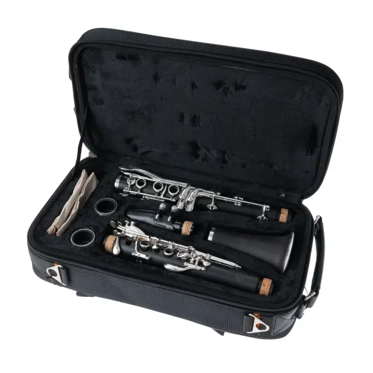 Open black hard-shell case with a disassembled clarinet, silver keys and black body, plus mouthpiece and cork accents visible inside ขายราคาพิเศษ