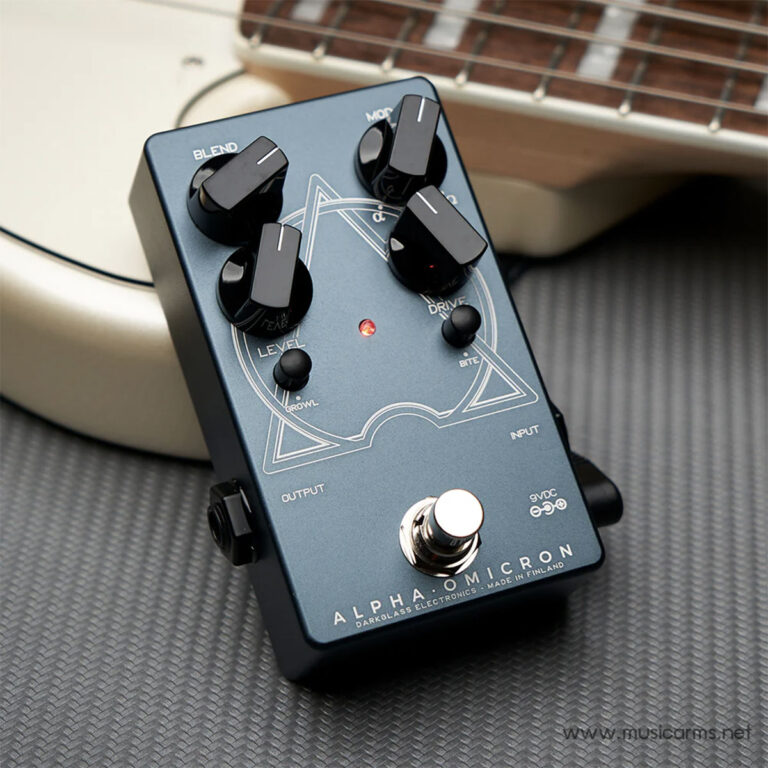 Blue Alpha Omicron guitar effects pedal with four black knobs and a footswitch on a textured surface. ขายราคาพิเศษ
