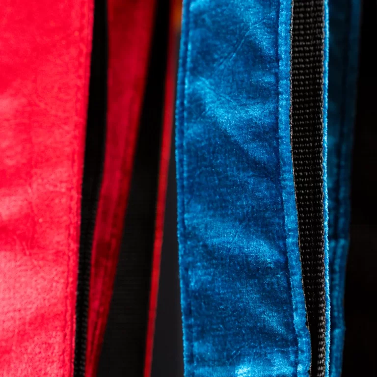 Close-up of red and blue velvet straps with a black zipper running between them. ขายราคาพิเศษ