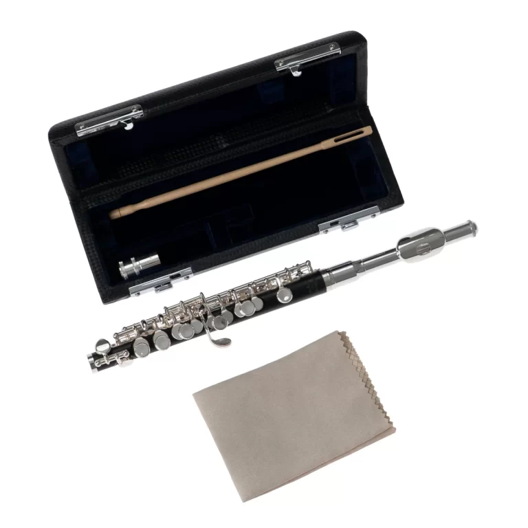 Open case with a silver-keyed clarinet body, mouthpiece, and a beige cleaning cloth nearby, ready for storage or transport ขายราคาพิเศษ