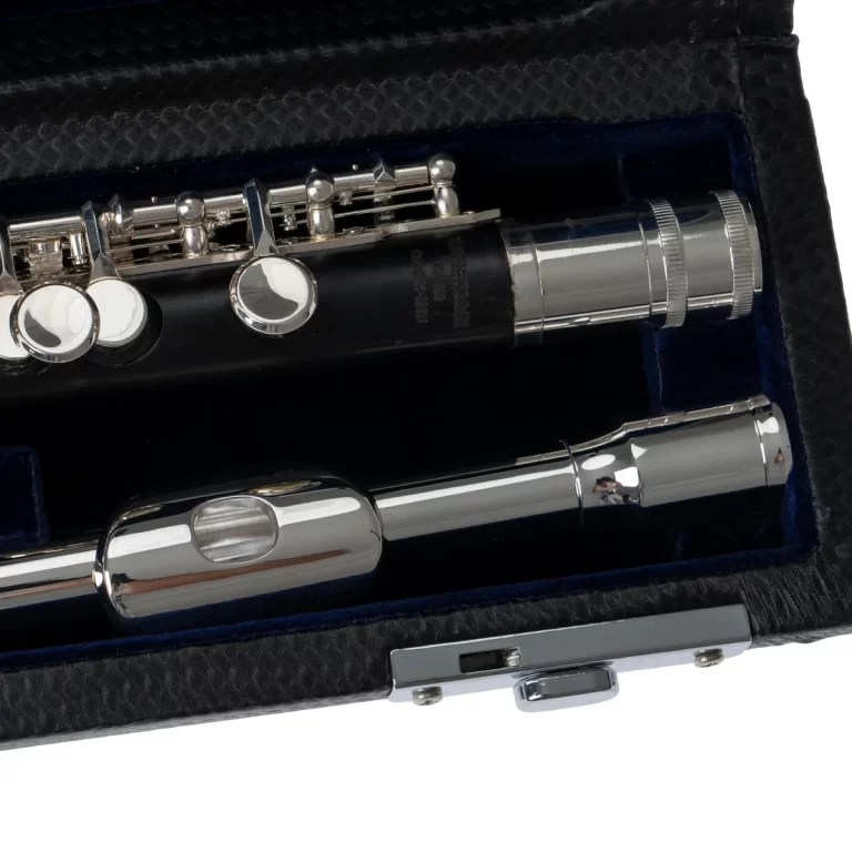 Close-up of a silver flute body and foot joints in a black velvet-lined case, showing keys and rods. ขายราคาพิเศษ