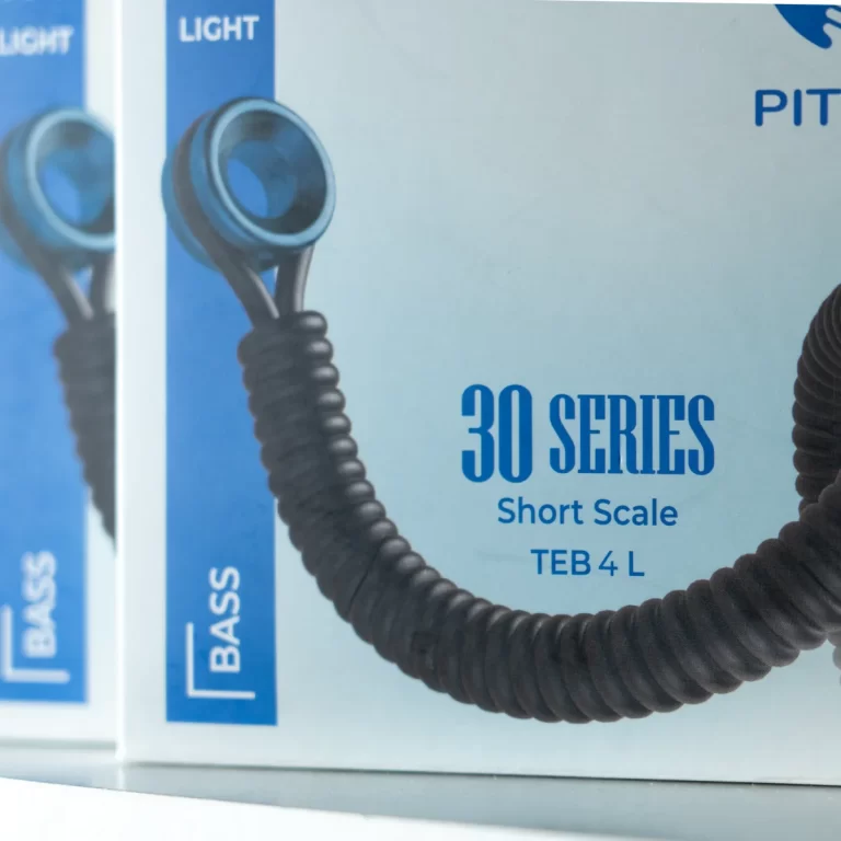 Box for 30 Series Short Scale bass guitar accessory showing a coiled cable ขายราคาพิเศษ