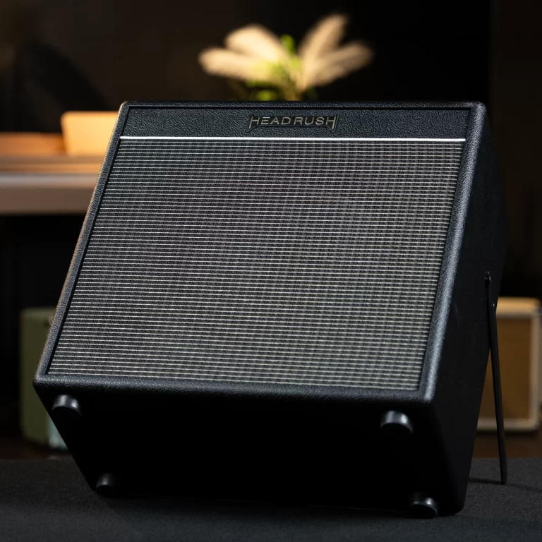 Close-up of a Headrush guitar amplifier cabinet facing slightly to the left, showing the textured black exterior and front grille. ขายราคาพิเศษ