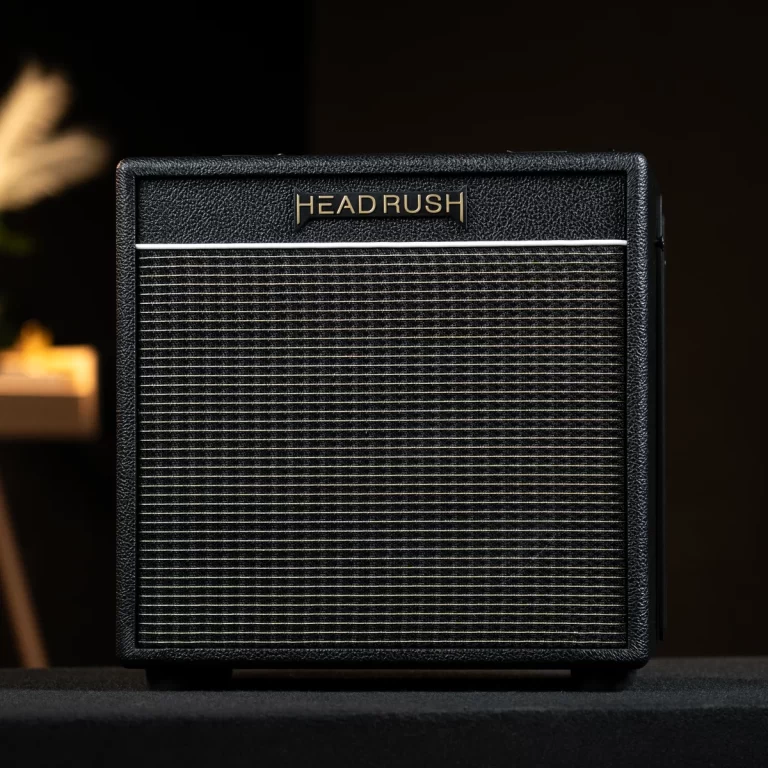 Front view of a black Head Rush guitar amplifier with textured cabinet and metal grille ขายราคาพิเศษ