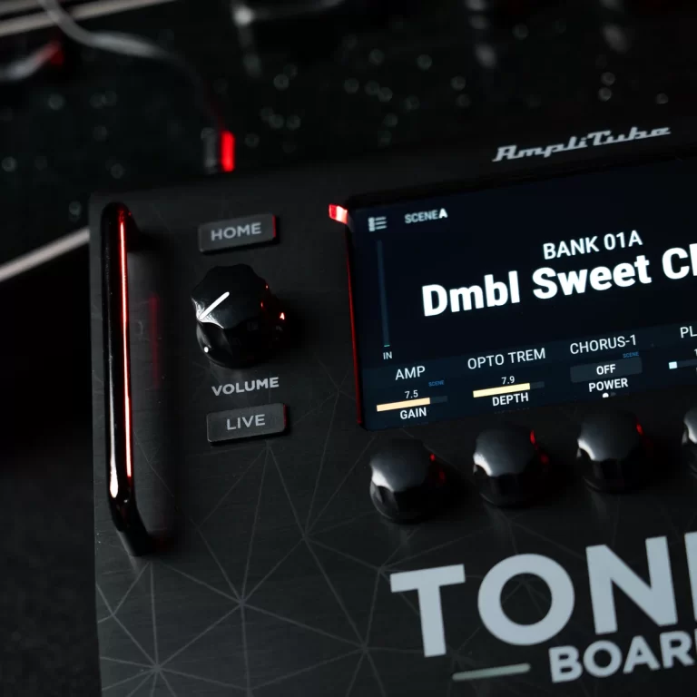 Guitar multi-effects unit with a large screen displaying 'Dmbl Sweet' and knobs, mounted on a black panel with red accents. ขายราคาพิเศษ
