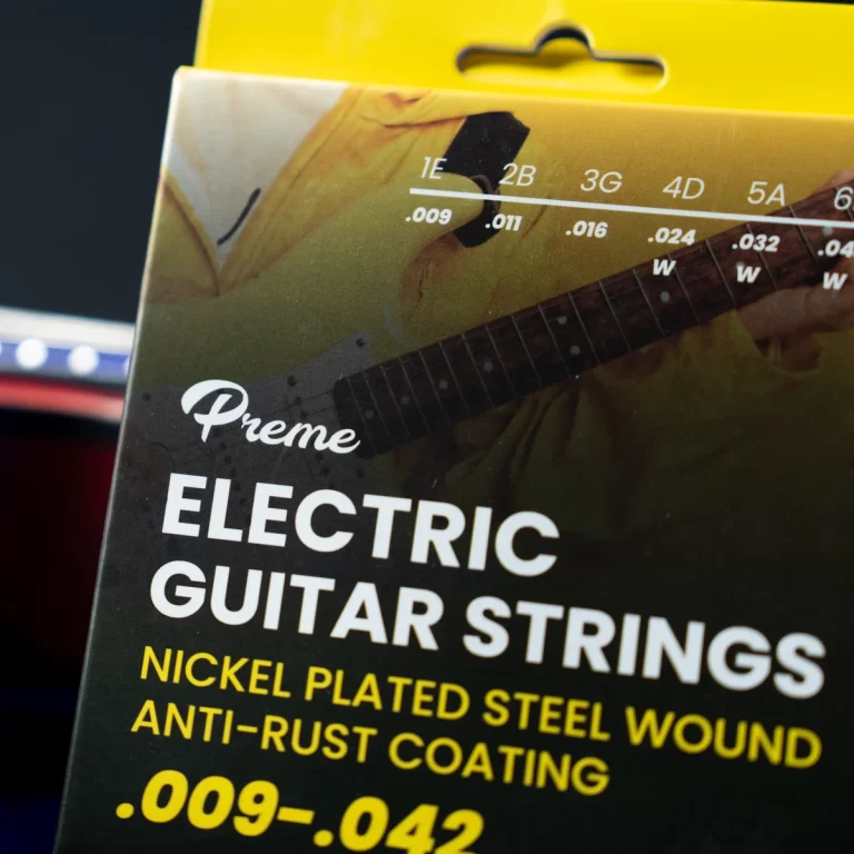 Box of Prime electric guitar strings showing gauge range .009–.042 and notes about nickel‑plated steel with anti‑rust coating. ขายราคาพิเศษ