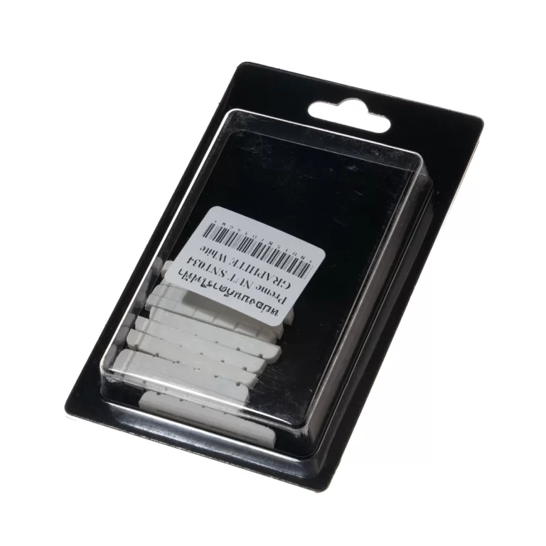 Package of white replacement razor blade cartridges in a clear blister pack with barcode label outside top edge ขายราคาพิเศษ