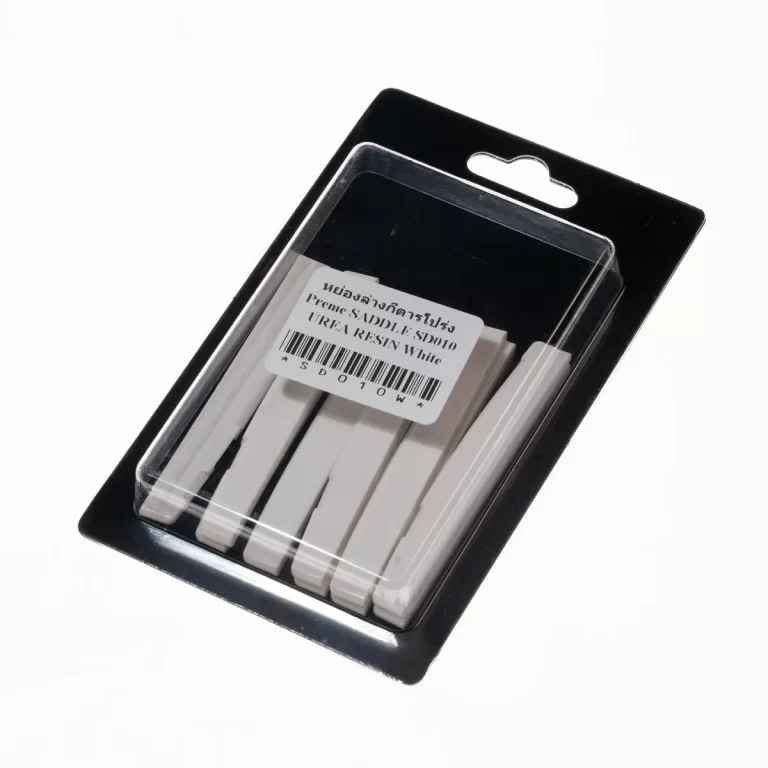 Pack of white plastic spatulas in a clear blister pack with a hanging tab on a black backing. ขายราคาพิเศษ